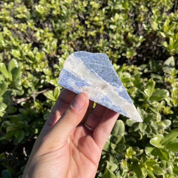 Freeform Sodalite Blue Crystal - Picture 1 of 3